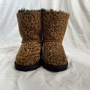 UGG Australia | Bailey Bow Sheepskin Boots | Leopard Print | Youth Size 1